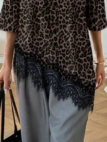 SHEIN LUNE 女款棕色格紋夏季優雅日常豹紋 T 恤，不對稱下擺蕾絲拼接上衣，寬鬆休閒豹紋襯衫 - 彩色 - 查看 6