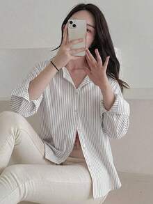 DAZY 女款寬鬆條紋單排扣長袖襯衫，適合辦公與通勤 - 白色 - 查看 6