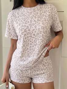 CovetEZ 女款豹紋印花T恤短褲套裝 - 彩色 - 查看 3