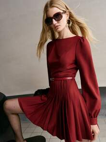 MOTF PREMIUM Vestido corto de diseño elegante con mangas largas plisadas y cuello de barco - Burdeos - Ver 5
