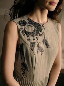 MOTF PREMIUM WOMEN'S FLORAL PRINT SLEEVELESS PLEATED HEM DRESS - Grey - View 2