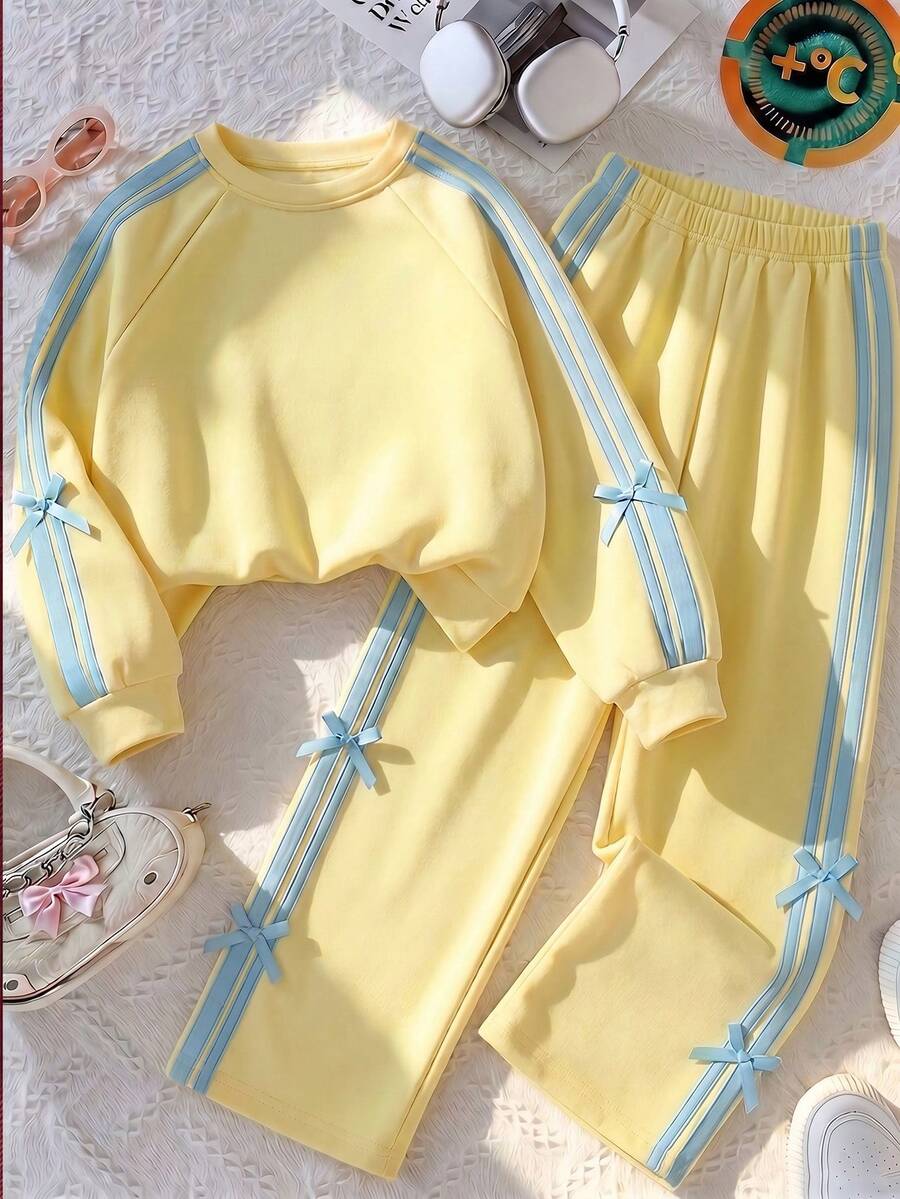 SHEIN 青少年女孩運動衫套裝,長袖綠色,羅紋袖口、下擺與領口,側面飾帶,蝴蝶結設計,彈性腰長褲配粉色側面飾帶,休閒百搭,適合秋冬外出、購物、度假、通勤,可搭配棉襖或大衣 - 黃色 - 查看 1