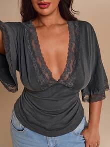 SHEIN BAE CURVE 大尺碼女款蕾絲拼接深V領休閒百搭日常穿搭上衣 - 灰色 - 查看 6