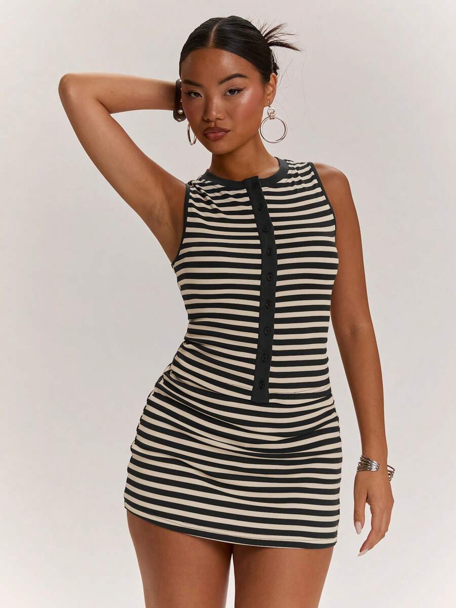 SHEIN BAE 2件組休閒條紋針織背心與低腰迷你裙套裝,適合早午餐、外出、約會、通勤、郵輪度假等場合,女性度假旅行理想選擇。棕色套裝、拼色套裝,適合女性職場穿搭。 - 卡其色 - 查看 1