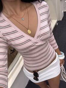 Aloruh 初秋深V領返校中袖修身女款T恤，粉色條紋女款秋季服飾，秋季穿搭，女款通勤穿搭，基礎上衣，外出穿搭，機場穿搭 - 白色 - 查看 4