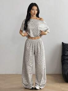 SHEIN EZwear 女款豹紋不對稱露肩上衣與休閒街頭風運動長褲套裝 居家運動灰色豹紋夏季女裝套裝 - 彩色 - 查看 3