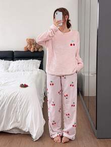 Napfluff Set Pakaian Santai Mewah Bordir Cherry Manis, Set Piyama 2 Potong yang Lembut & Nyaman - Baby Pink - View 5