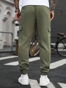 Manfinity CasualCool 男士成熟休閒純色軍綠色多口袋工裝束口休閒褲 - 軍綠色 - 查看 2