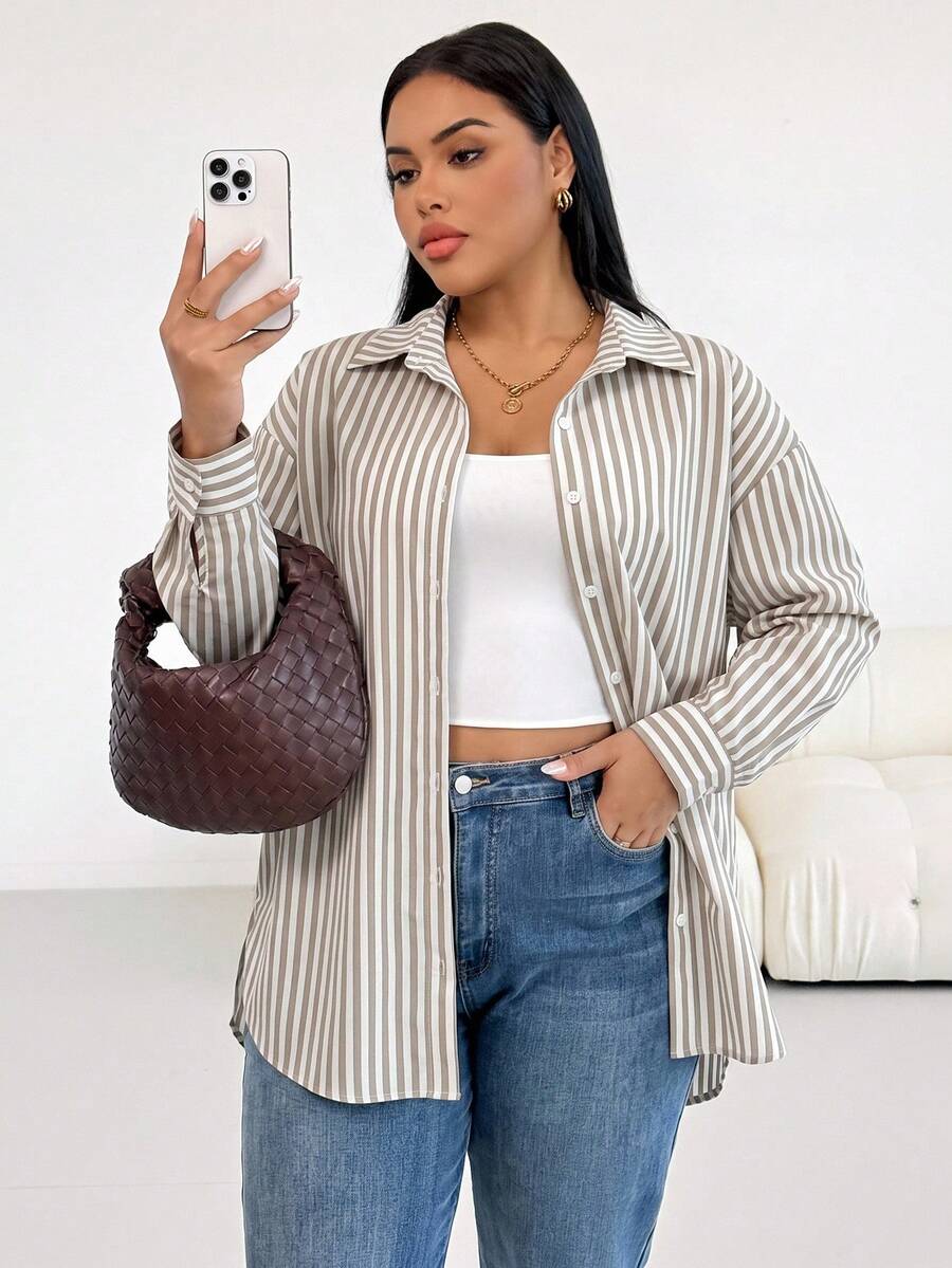 SHEIN Essnce 大尺碼女款單排扣休閒通勤條紋襯衫 - 卡其色 - 查看 1