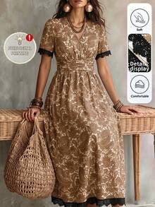 Linhara CURVE Gaun Patchwork Renda Motif Cetak Ukuran Plus dengan Potongan Pas Badan - Coklat - View 1