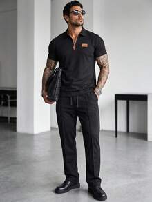 Manfinity CasualCool 男士字母印花丹寧短袖 Polo 衫與抽繩腰長褲休閒套裝 - 黑色 - 查看 3