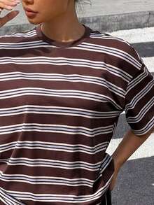 SHEIN 2件套运动学院风条纹印花少女休闲宽松圆领短袖T恤和短裤套装，适合春夏穿着 - 彩色 - 查看 5