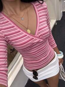 Aloruh 初秋深V領返校季中袖修身女款T恤，玫瑰粉條紋秋季服飾，秋季穿搭，女款通勤穿搭，基礎上衣，外出穿搭，機場穿搭 - 白色 - 查看 4