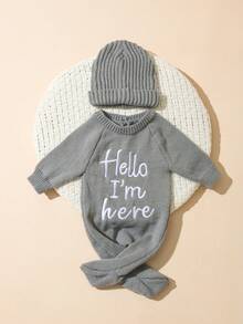 SHEIN 2件組 Hello I'm Here 趣味圖案刺繡新生兒攝影套裝 針織海軍藍連身褲連帽衣 嬰兒拍照道具 秋季款 - 灰色 - 查看 7
