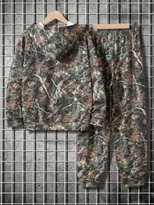 SHEIN Conjunto casual de 2 piezas para niño preadolescente, sudadera con capucha tipo pullover holgada y cómoda, estilo minimalista clásico y cool, con estampado de camuflaje, adecuado para otoño/invierno - Verde militar - Ver 3