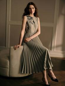 MOTF PREMIUM WOMEN'S FLORAL PRINT SLEEVELESS PLEATED HEM DRESS - Grey - View 8