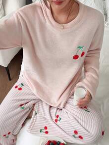 Napfluff Set Pakaian Santai Mewah Bordir Cherry Manis, Set Piyama 2 Potong yang Lembut & Nyaman - Baby Pink - View 4