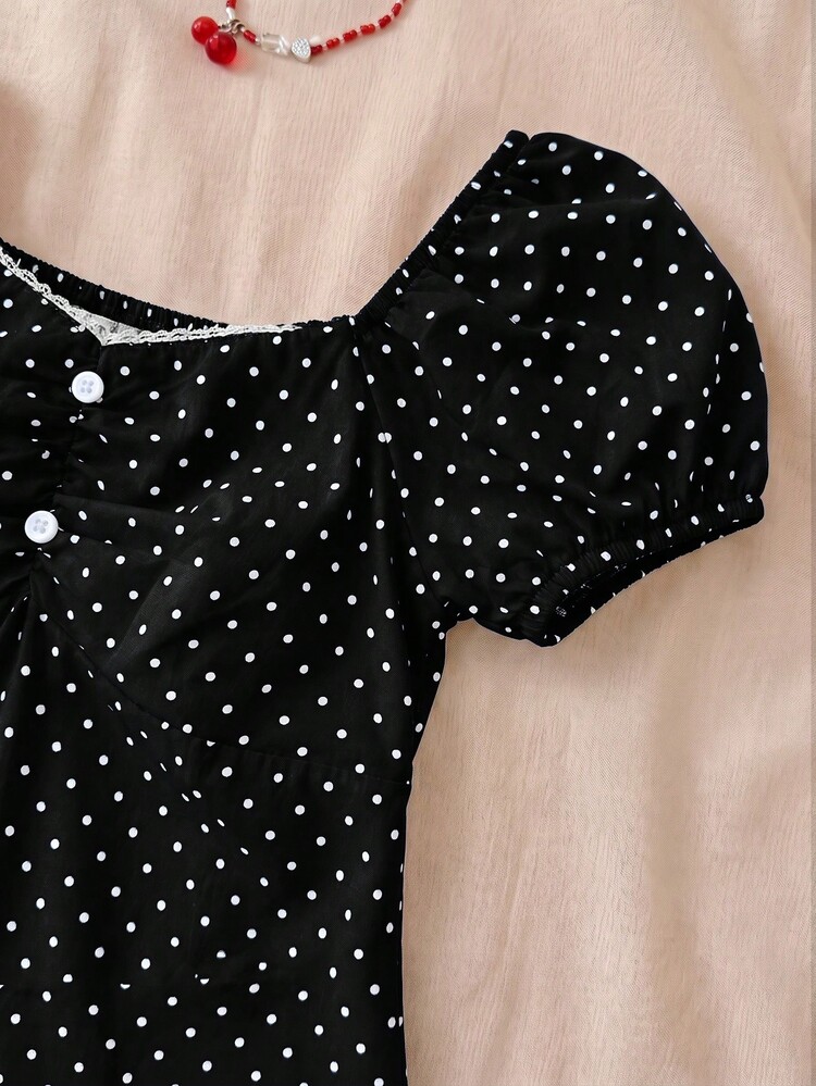SHEIN بلوزات للفتيات المراهقات باللون الأسود والأبيض، ضيقة وكاجوال يومية للعطلات، بتصميم بسيط ومريح، بلوزة بنقاط بولكا مع تجميع من الخلف، بلوزة أنيقة بلون موحد مع حافة دانتيل، صيفية، للعطلات، كاجوال، للمنزل - الأسود - مشاهدة 3