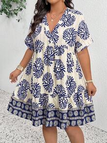 SHEIN Frenchy 大尺碼女款休閒度假全印花V領短袖洋裝 - 藏蓝色 - 查看 7