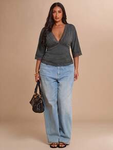 SHEIN BAE CURVE 大尺碼女款蕾絲拼接深V領休閒百搭日常穿搭上衣 - 灰色 - 查看 4