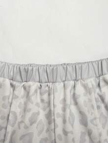 SHEIN 青少年女孩秋冬休閒抓絨內裡加厚運動衫套裝，豹紋與條紋印花寬鬆圓領落肩長袖套頭運動衫，搭配印花牙籤壓褶寬腿直筒運動長褲，2件式運動風套裝 - 灰色 - 查看 7