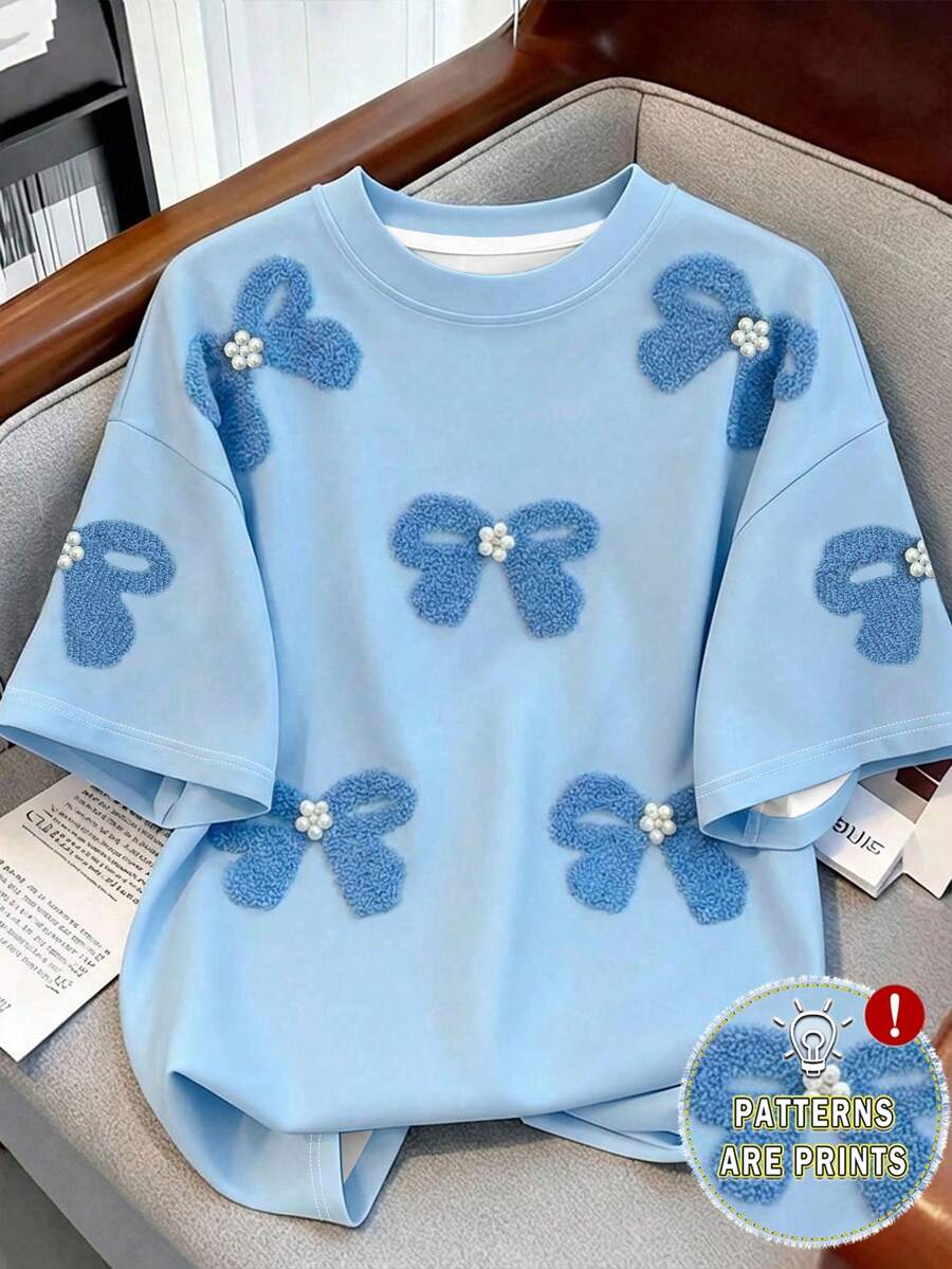 SHEIN EZwear 数码印花蝴蝶结铆钉T恤,新款蝴蝶结衬衫,大学蓝可爱上衣,休闲上衣,最新款女士加大码休闲简约圆领短袖T恤,适合夏季穿着 - 彩色 - 查看 1