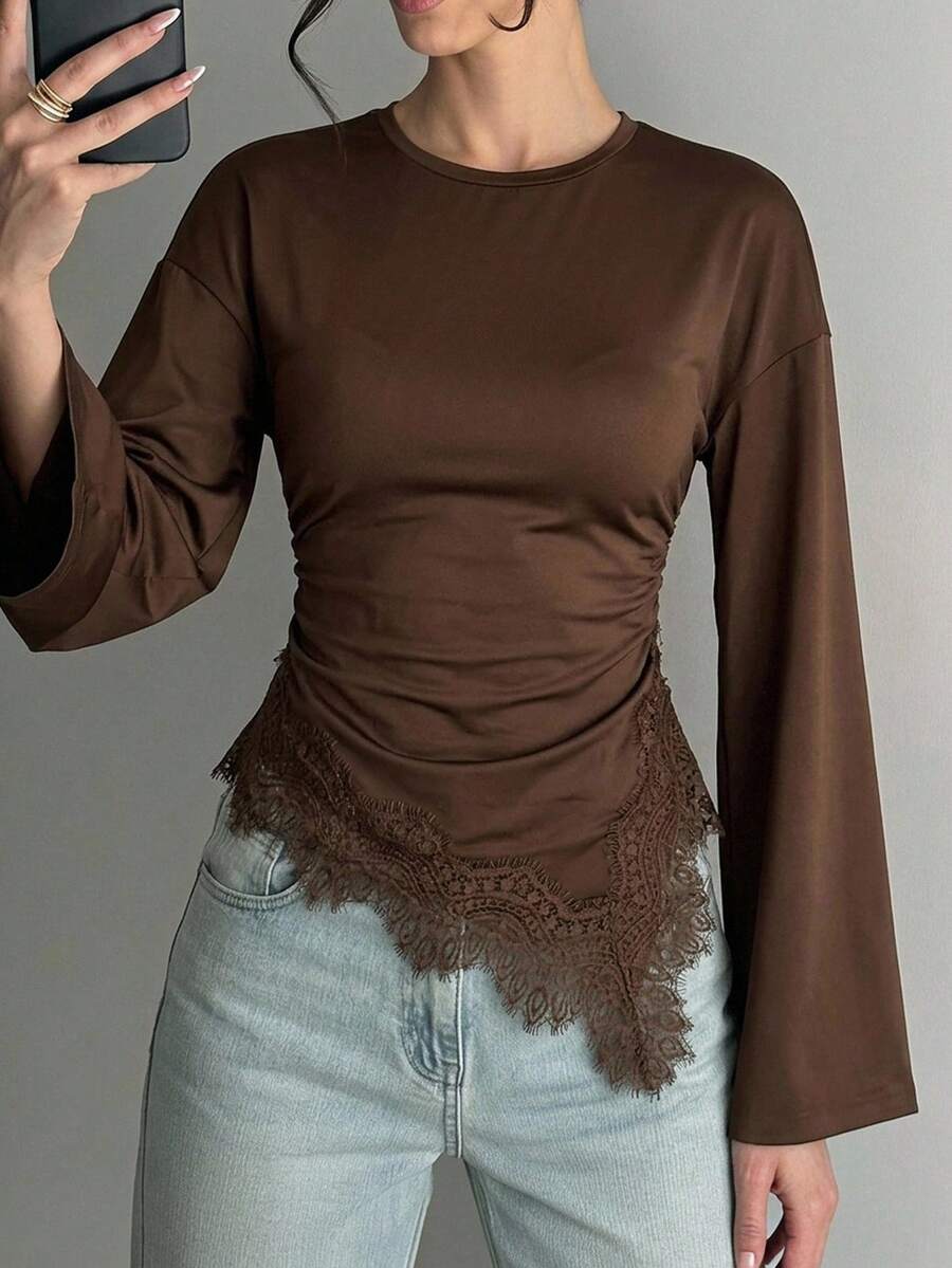 Firerie Kaos Wanita Polos Kerah Bulat Bahu Jatuh Lengan Panjang dengan Hiasan Renda Kontras dan Hem Asimetris - Coklat - View 1