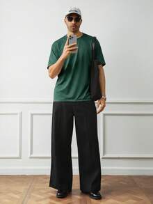 Manfinity Homme 宽松男式纯色圆领短袖 T 恤 - 墨綠色 - 查看 4