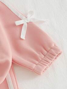 SHEIN 幼女 2件組可愛粉色刷毛連帽外套與長褲套裝，3D蝴蝶結緞帶裝飾與馬匹印花拉鍊夾克，秋冬運動休閒套裝 - 藕粉色 - 查看 12