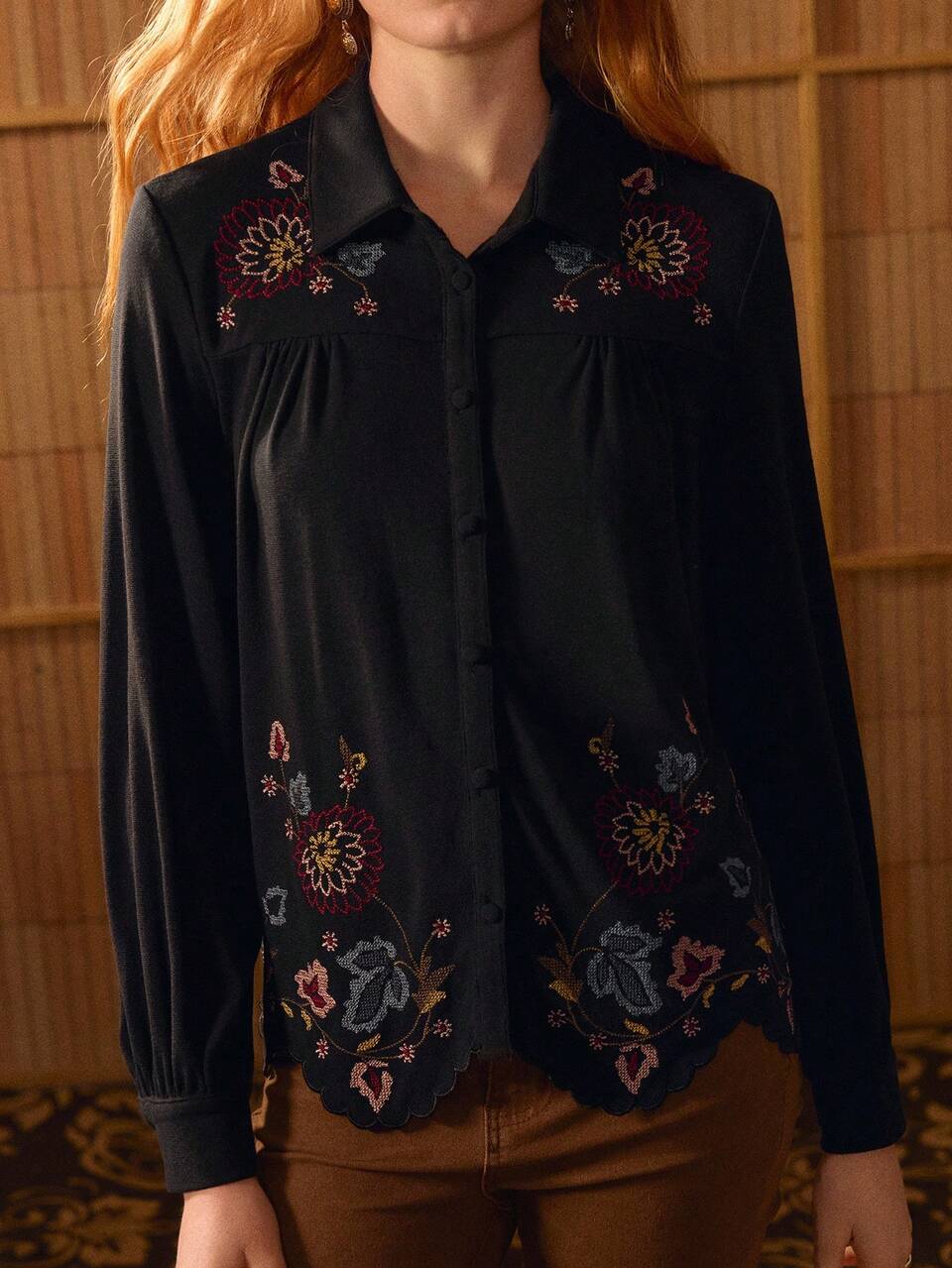 MOTF STUDIO WOMEN EMBROIDERED FLORAL PATTERN FOLD PLEATED SHIRT