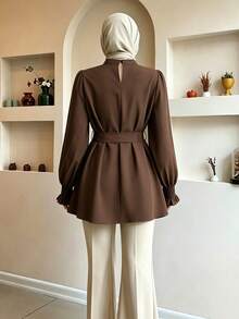 Celisse Blus Vintage Wanita dengan Hiasan Mutiara Imitasi dan Manset Berkerut Elastis - Coklat - View 2