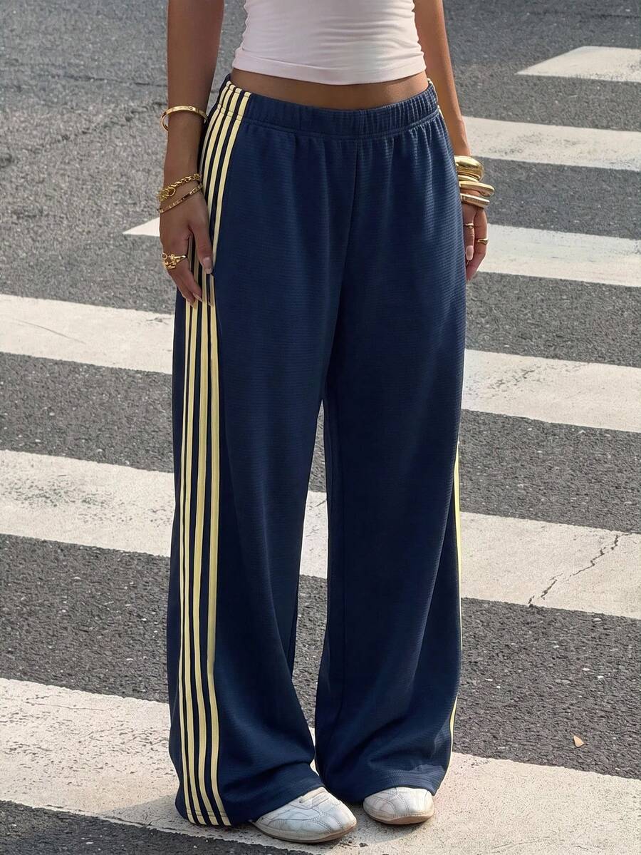 Muchica Celana Jogging Kasual Longgar Wanita Model Baru Warna Biru Royal dengan Tekstur Rajut dan Pita Kontras serta Patchwork - Royal Blue - View 1