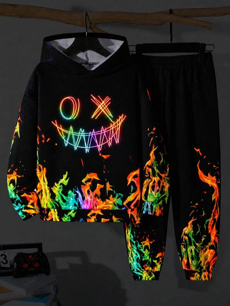 SHEIN 2件組兒童/青少年男孩黑色秋季街頭風連帽衛衣與冬季慢跑褲套裝,開學校園穿搭,舒適印花運動衫與慢跑褲 - 彩色 - 查看 1