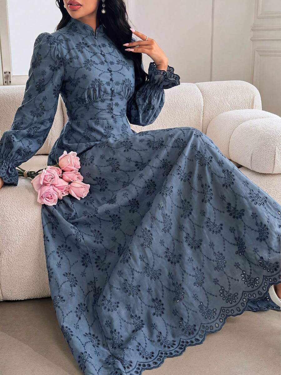 Modelyn 法式立領花瓣袖鏤空刺繡設計洋裝,藍色碎花,適合早午餐與度假,秋季優雅復古風 - 藏蓝色 - 查看 1