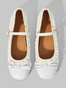 ROMWE Kawaii 女款平底鞋 白色日系JK制服鞋 扣帶綁帶蘿莉塔鞋 甜美樂福鞋 適合搭配裙子穿著 - 米白花邊單鞋 - 查看 1