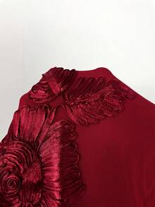 Lumalex Gaun Jala Cokelat Tanpa Lengan dengan Bahu Asimetris dan Aplikasi Bunga 3D - Burgundy - View 9