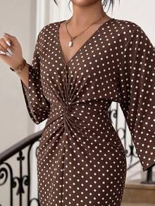 SHEIN Lady CURVE 大尺碼女款 V 領棕色打結抓皺休閒優雅 1960s Eleganza 風格派對約會婚禮禮服 秋季 - 棕色 - 查看 5