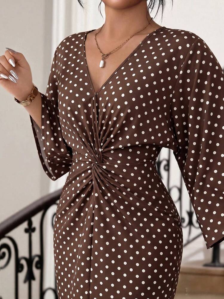 SHEIN Lady CURVE فستان حفلة كاجوال للنساء بمقاسات كبيرة بياقة على شكل حرف V ونقاط بولكا وعقدة وتجاعيد - بني - مشاهدة 5