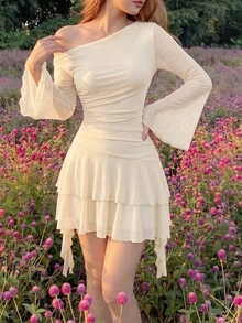 SHEIN MOD 白色喇叭袖荷葉邊不對稱領口洋裝，適合婚禮派對生日，秋季優雅性感 - 杏色 - 查看 3