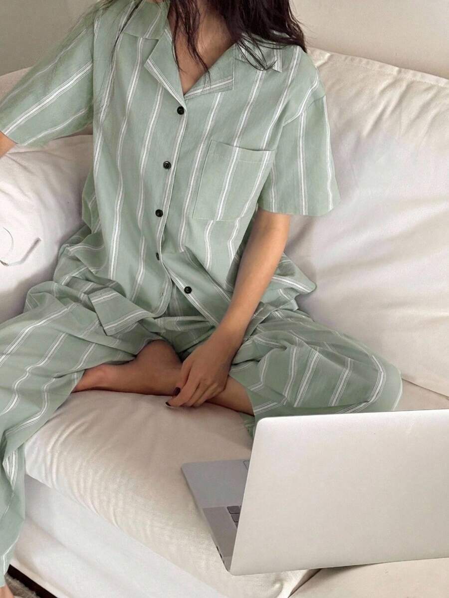DAZY 2件組條紋對比色鈕扣寬鬆短袖開襟衫上衣與直筒長款睡褲夏季女款睡衣套裝 - 綠色 - 查看 1