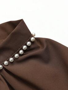 Celisse Blus Vintage Wanita dengan Hiasan Mutiara Imitasi dan Manset Berkerut Elastis - Coklat - View 6