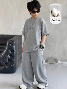 SHEIN 兒童青少年男童休閒學院風大字母壓紋圓領短袖T恤長褲2件套，適合通勤、上學、日常休閒出遊、運動，春夏季適用 - 灰色 - 查看 10