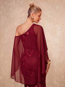 Lumalex Gaun Jala Cokelat Tanpa Lengan dengan Bahu Asimetris dan Aplikasi Bunga 3D - Burgundy - View 12