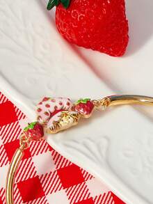 Strawberry Shortcake X SHEIN Nueva pulsera colgante con estampado de patrón de dibujos animados multicolor creativo, diseño de articulación IP, adorable y personalizada, simple y generosa, también se puede usar como accesorio - Dorado - Ver 2