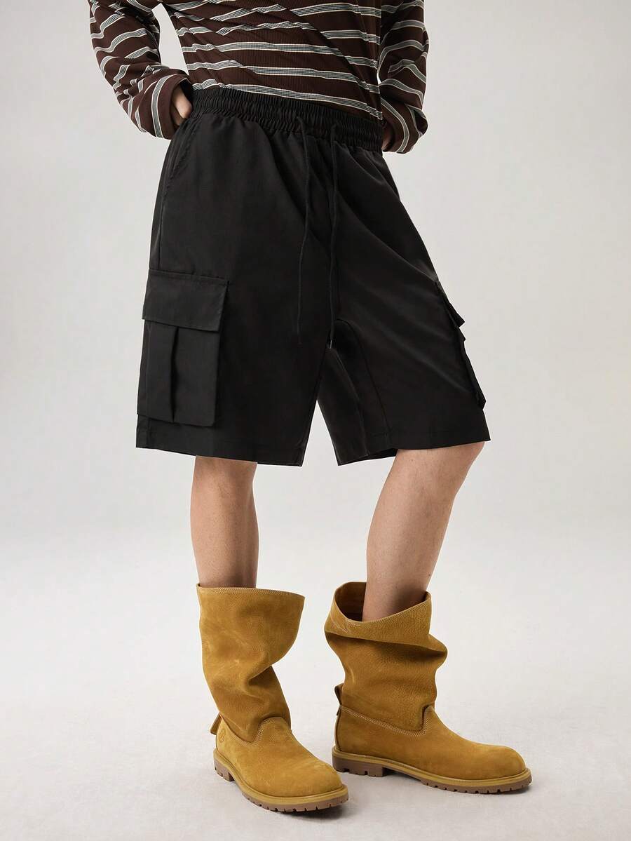 Vaulklash Men Flap Pocket Drawstring Waist Oversize Cargo Shorts - Black - View 1