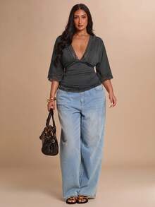 SHEIN BAE CURVE 大尺碼女款蕾絲拼接深V領休閒百搭日常穿搭上衣 - 灰色 - 查看 3