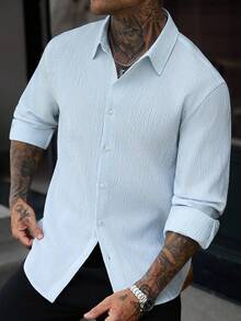 Manfinity CasualCool Kemeja Pria Lengan Panjang Bergaris Biru dengan Kancing Depan, Kain Bertekstur Gelembung, Potongan Slim Fit dan Desain Bahu Jatuh, Cocok untuk Kerja Sehari-hari, Liburan, dan Streetwear. - Biru - View 6