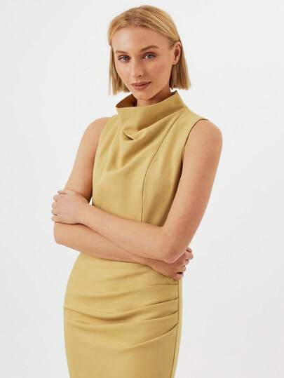 KÆRIA Hus Vestido midi ajustado con cuello de capucha, drapeado asimétrico - Contorno drapeado con comodidad elástica - Color mantequilla