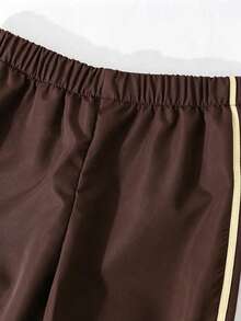 SHEIN 女童休閒百搭極簡風外套與長褲套裝，胸前白色字母刺繡，袖口與褲側飾白色緞帶蝴蝶結，彈性袖口與下擺，適合秋冬戶外散步、購物、通勤與旅行，可搭配T恤與長袖上衣 - 棕色 - 查看 6