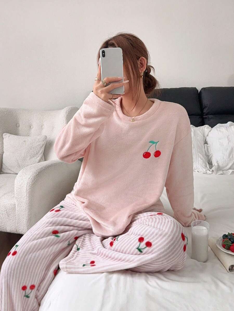 Napfluff Set Pakaian Santai Mewah Bordir Cherry Manis, Set Piyama 2 Potong yang Lembut & Nyaman - Baby Pink - View 1